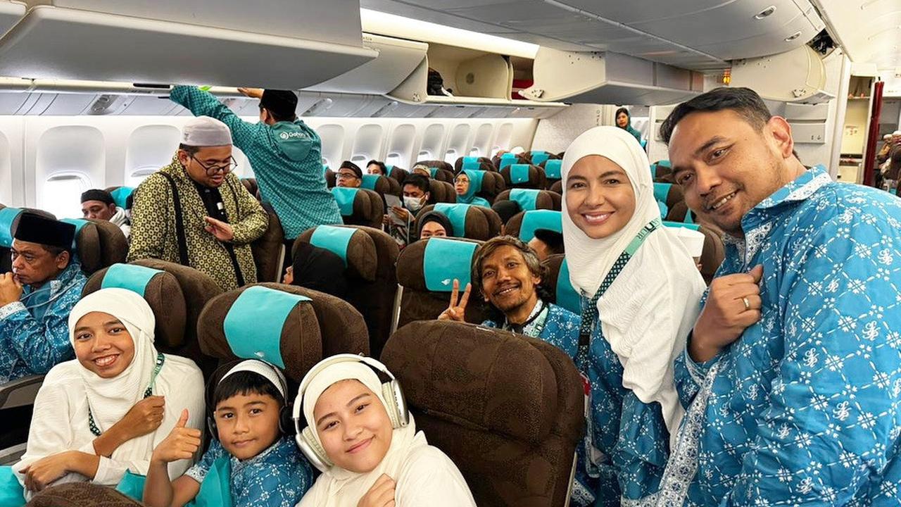 Potret Meisya Siregar dan Bebi Romeo Ajak Keluarga Jalani Umroh Bersama