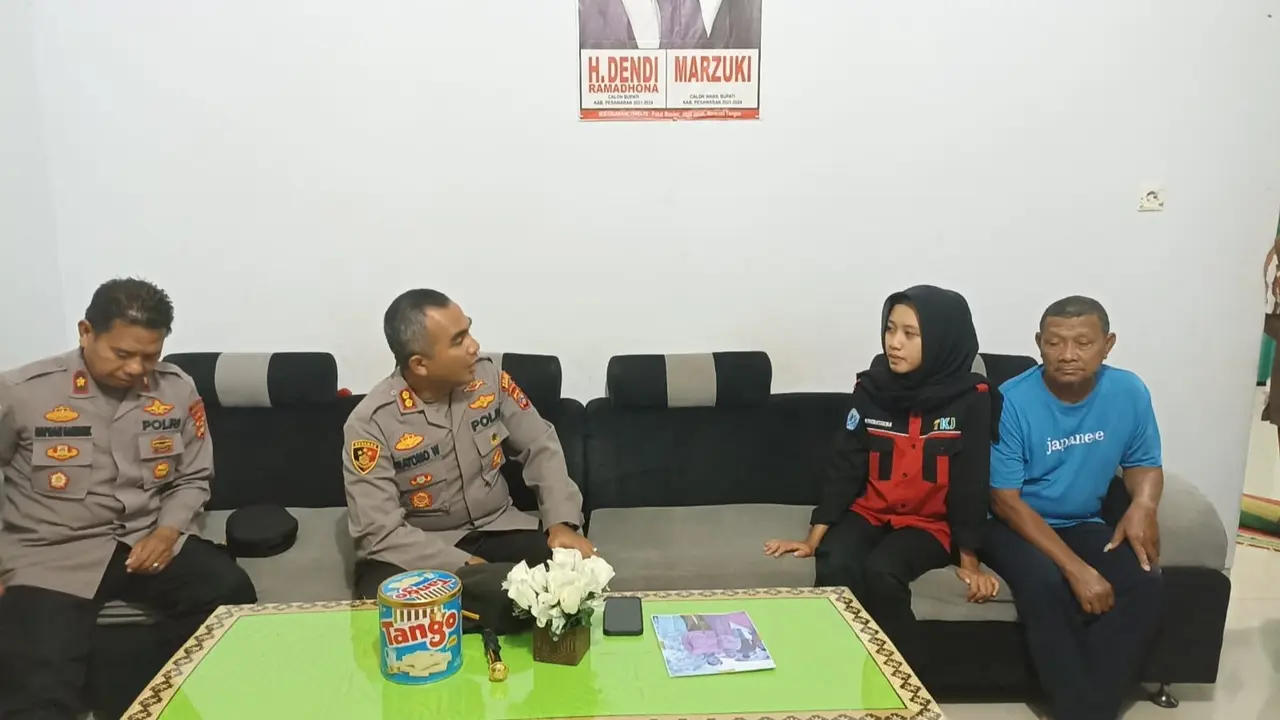 Pihak kepolisian dari Polres Pesawaran datangi korban Mbah Slamet