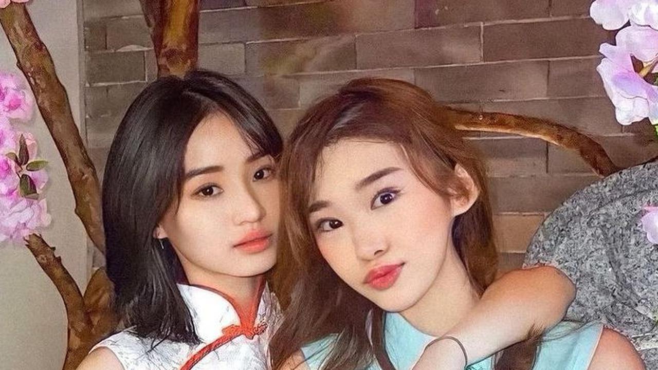 Di dunia hiburan ia diketahui berteman dekat dengan BA sekaligus selebgram Livy Renata.