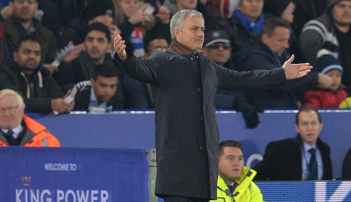 Leicester Vs Chelsea, Senin (14/12/2015). Ini merupakan laga terakhir Jose Mourinho menjadi pelatih dari Chelsea , dimana pada laga itu The Blues kalah 1-2. (AFP/Paul Ellis) 