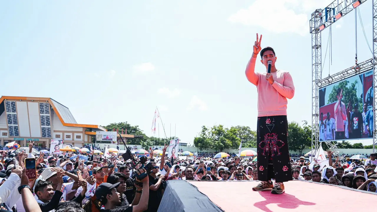 Ketua Umum Partai Solidaritas Indonesia (PSI) Kaesang Pangarep di Lokajaya Stadium, Tuban, Jawa Timur, Jumat (9/2/2024) (Istimewa)
