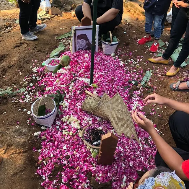 Potret suasana pemakaman Didi Kempot