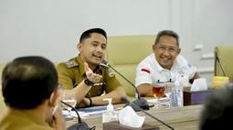 Hengky Kurniawan kini disibukan menjadi Plt Bupati Bandung Barat yang harus menjalankan tugas-tugas demi kepentingan masyarakat. (FOTO: instagram.com/hengkykurniawan)