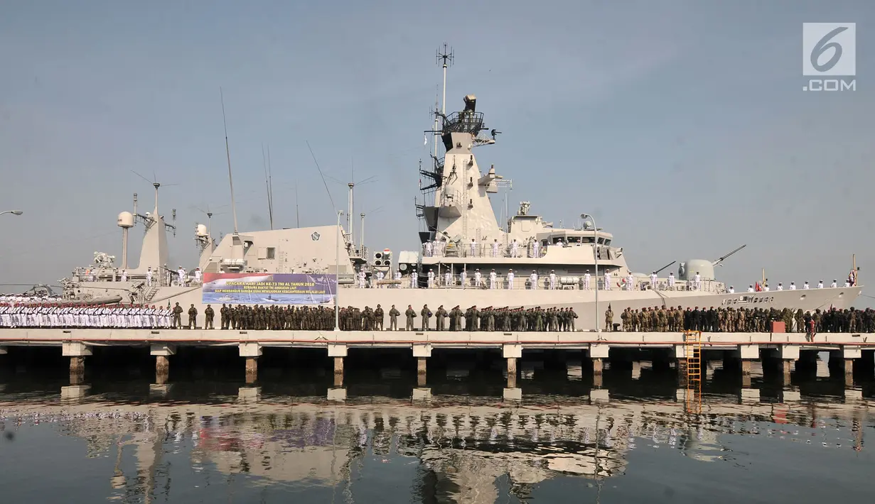 Prajurit  TNI AL saat upacara peringatan HUT ke-73 di Kompleks Dermaga Pondok Dayung Koarmada I, Tanjung Priok, Jakarta, Senin (10/9). (Merdeka.com/Iqbal Nugroho)