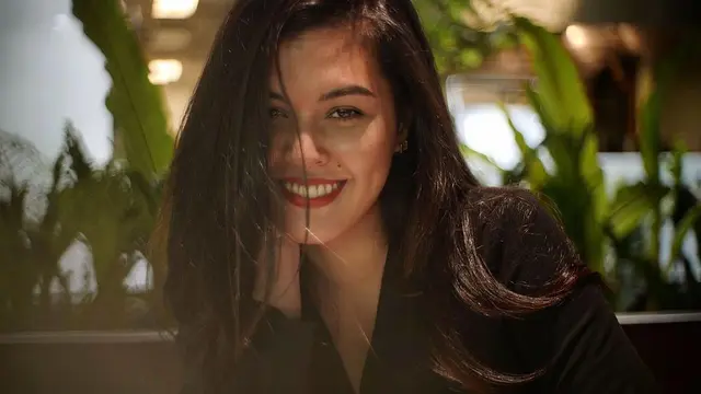 6 Pesona Rebecca Tamara, Sepupu Megan Domani yang Curi Perhatian