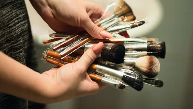 Brush yang Bersih Membantu Makeup Tampak Lebih Maksimal