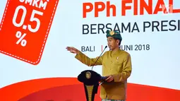 Presiden Joko Widodo (Jokowi) memberikan sambutan pada sosialisasi pajak penghasilan (PPh) final UMKM di Sanur, Bali, Sabtu (23/6). Jokowi mensosialisasikan aturan baru tarif PPh Final yang turun menjadi 0,5 persen. (Liputan6.com/Pool/Biro Pers Setpres)