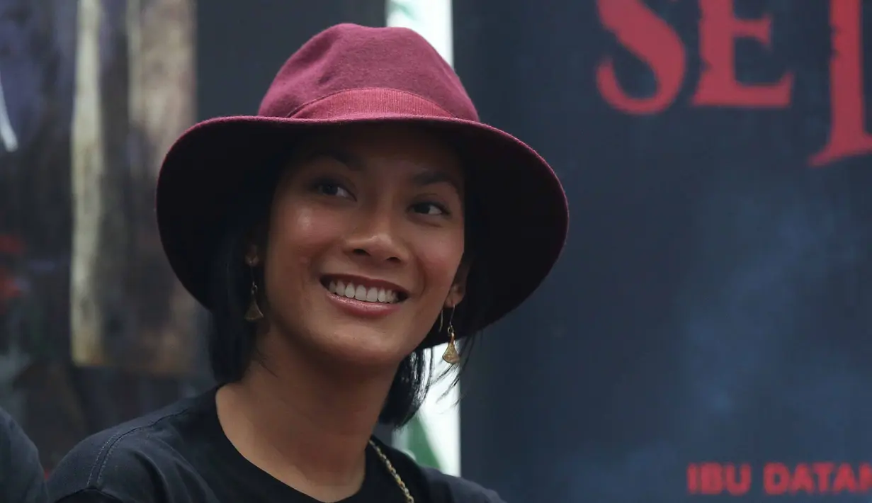 "Lumayan sih. Tapi ya, pernah sempat ngeliat preview di screen terus gue menyesal karena mimpi buruk, setelah itu ga mau lihat lagi sampai filmnya selesai diputar," kata Tara Basro. (Nurwahyunan/Bintang.com)