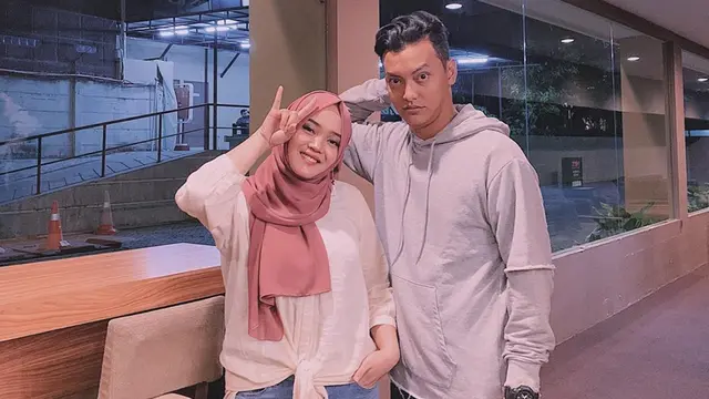 Mulai Go Public, Ini 6 Momen Manis Putri Delina dan Kekasih