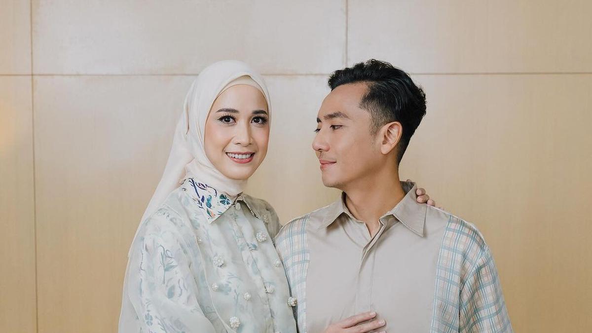 5 Model Baju Couple untuk Lebaran 2025, Serasi Meski Minimalis