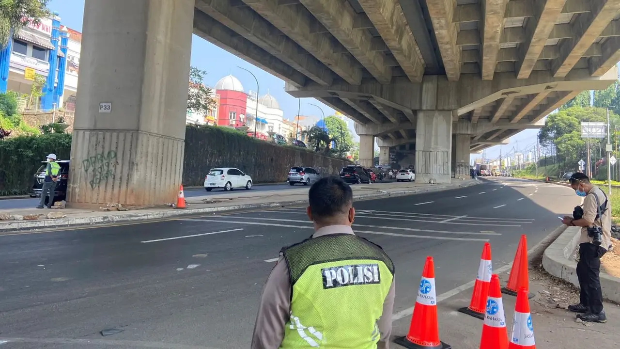 kecelakaan maut truk tangki BBM Pertamina di Jalan Transyogi, Cibubur, Jawa Barat.