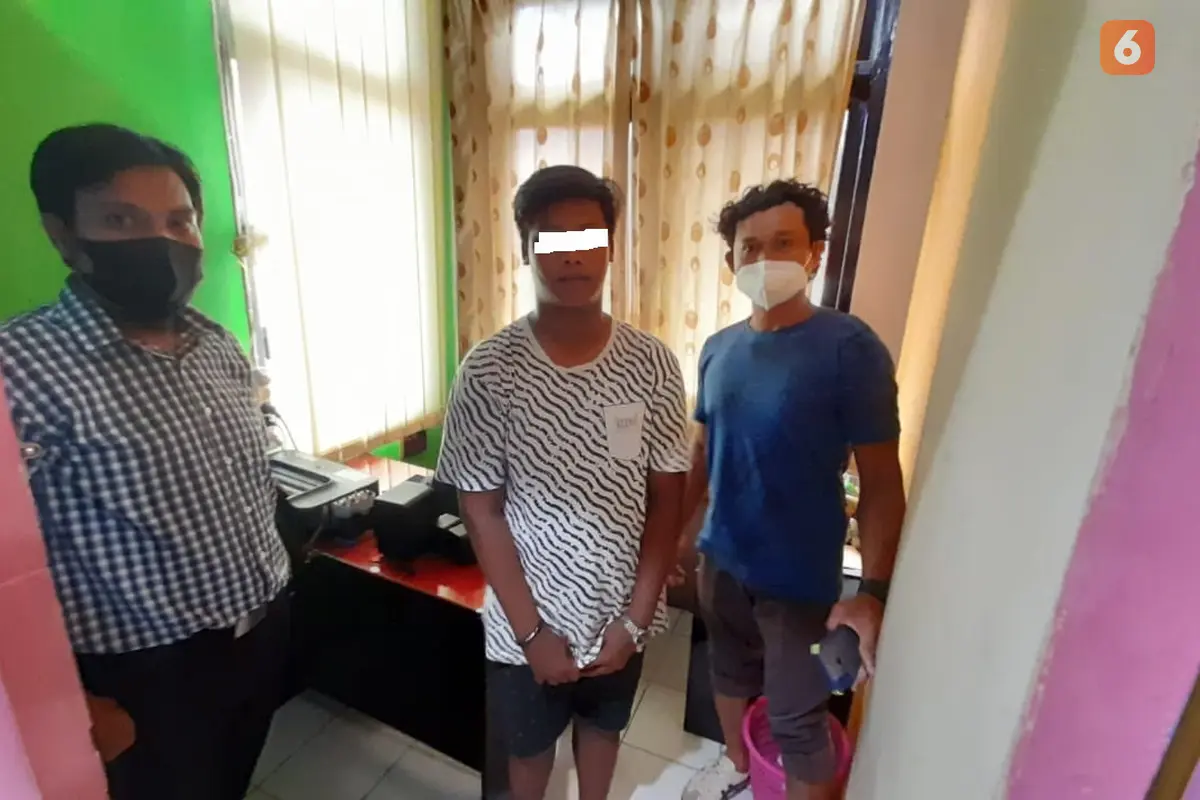 Pelaku RA saat diringkus Tim Reptil Polsek Tilongkabila (Arfandi Ibrahim/Liputan6.com)
