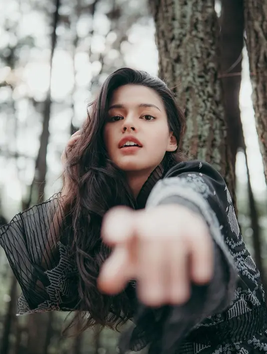 "Jadi sekarang kalau ngelihat orang detail banget. Jadi daripada makan waktu lama, sakit kedua kalinya lebih baik aku seleksi dari awal, detail dari awal. Kalau feeling aku dengan dia nggak akan bahagia ya sudah. Sulit ya hehe," tuturnya. (Instagram/susansameeh)