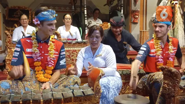 Luca Marini dan Joan Mir di Bali