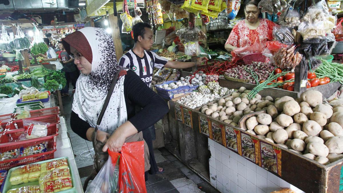 Indonesia Deflasi 0,76% di Januari 2025