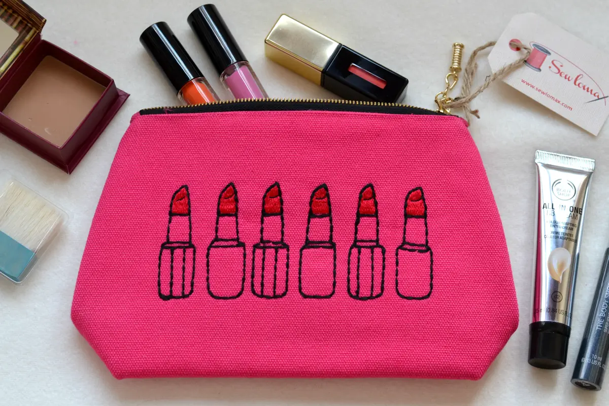 7 Produk Makeup yang Wajib Kamu Bawa