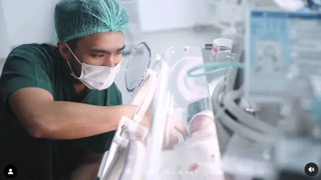 Momen kelahiran anak pertama Jessica Mila dan Yakup Hasibuan, Kyyara. [Foto: Instagram/jscmilla]