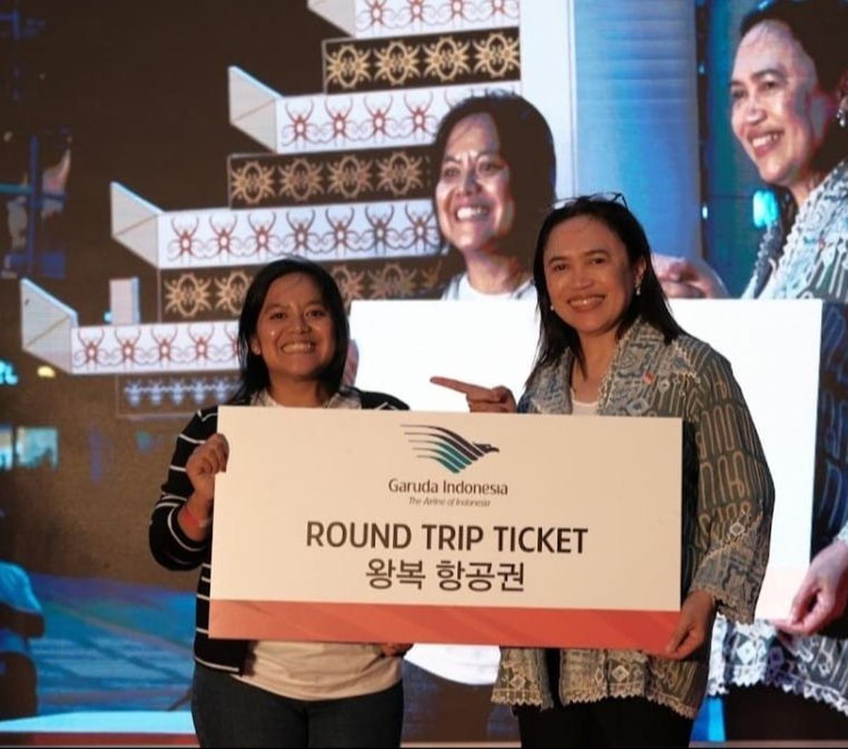 Tidak ketinggalan pula Door Prize yang selalu dinantikan para pengunjung, antara lain berupa tabungan BRI, Apple Ipad, Sepeda Lipat Pikes, Deposito Bank Mandiri, serta Grand Prize berupa tiket pesawat Garuda Indonesia rute Seoul-Jakarta. Dokumentasi: KBRI