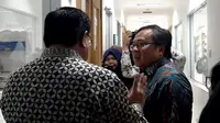Menteri Riset dan Teknologi Bambang Brodjonegoro sedang berkunjung ke Dexa Laboratories of Biomolecular Sciences (DLBS) Dexa Group, Cikarang Selatan, Bekasi, Jawa Barat pada Rabu (8/1/2020). (Liputan6.com/Fitri Haryanti Harsono)