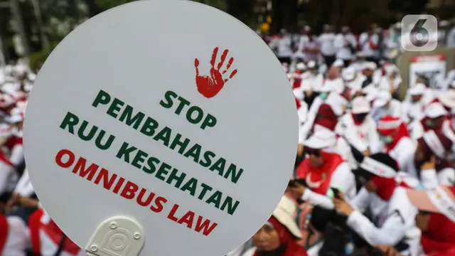 Tolak RUU Kesehatan, Massa Nakes Demo di Patung Kuda
