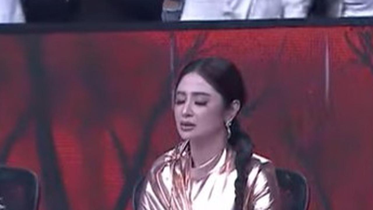 Satu Studio Merenung Robi D'Academy 7 Bawakan Lagu 'Sebujur Bangkai' Penuh Penghayatan