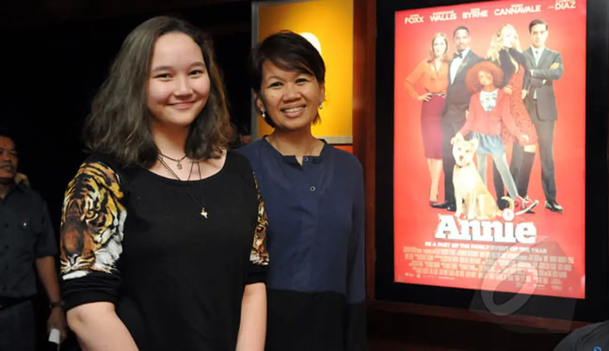 Audrey dan Rulita saat Premier Film ANNIE di Plaza Indonesia XXI, Jakarta, Rabu (21/1/2015). Bagi mereka, film ANNIE menampilkan adegan-adegan seru dan menyentuh. (Liputan6.com/Panji Diksana)