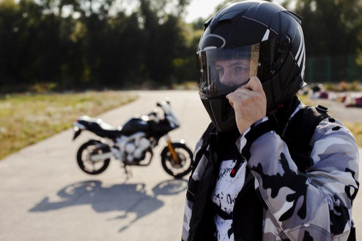 Lepaskan Busa Pada Helm