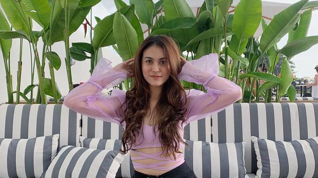 6 Potret Liburan Marcella Daryanani Pemeran Tary dalam Sinetron Anak Langit di Bali