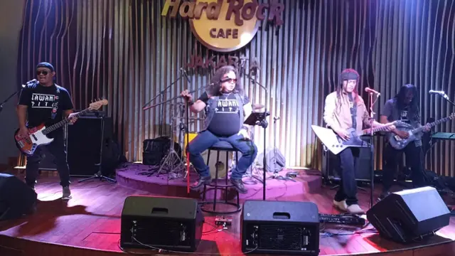 Aksi grup band Lawang Pitu memperkenalkan lagu perdana bertajuk Atas Nama