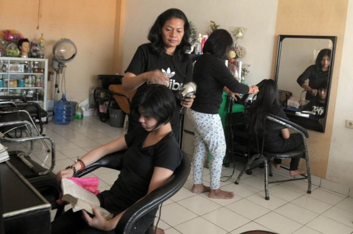 Menteri Khofifah tinjau kegiatan napi wanita di Lapas Pondok Bambu