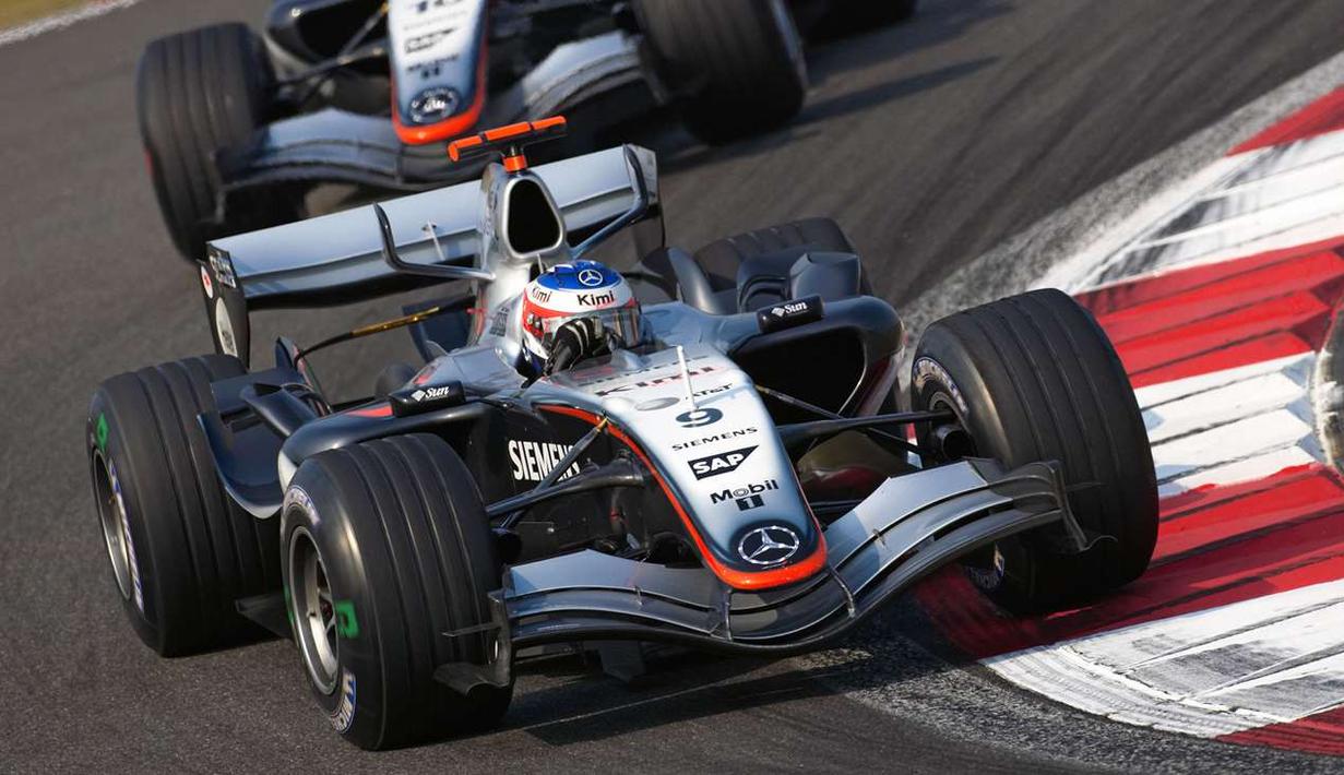 2000-2009: Memasuki era 2000an, Formula 1 mulai berkembang pesat menjadi olahraga favorit di dunia. Unsur safety semakin ditingkatkan serta penurunan kubikasi mesin menjadi salah satu ciri dekade ini. Bintang-bintang baru seperti Fernando Alonso, Kimi Raikkonen, Felipe Massa, Jenson Button, Sebastian Vettel, Nico Rosberg, dan Lewis Hamilton. (Foto: McLaren MP4-20/Source: goodwood.com)
