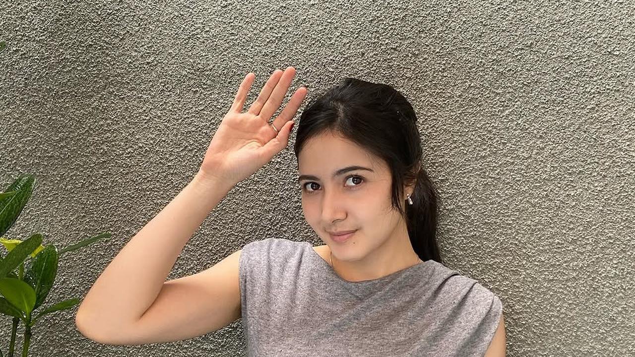 Dikenal Sebagai Penyanyi Cantik Bersuara Emas Asal Bali, Intip Profil Bulan Sutena