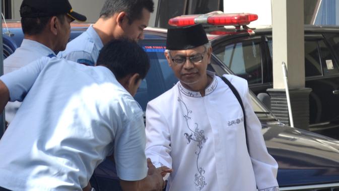 Kepala Pembina Rohani Lapas Nusakambangan, KH Hasan Makarim, ketika kaluar dari Lapas Nusakambangan menjelang Eksekusi Mati Tahap III, Juli 2016 lalu. (Foto: Liputan6.com/Muhamad Ridlo).