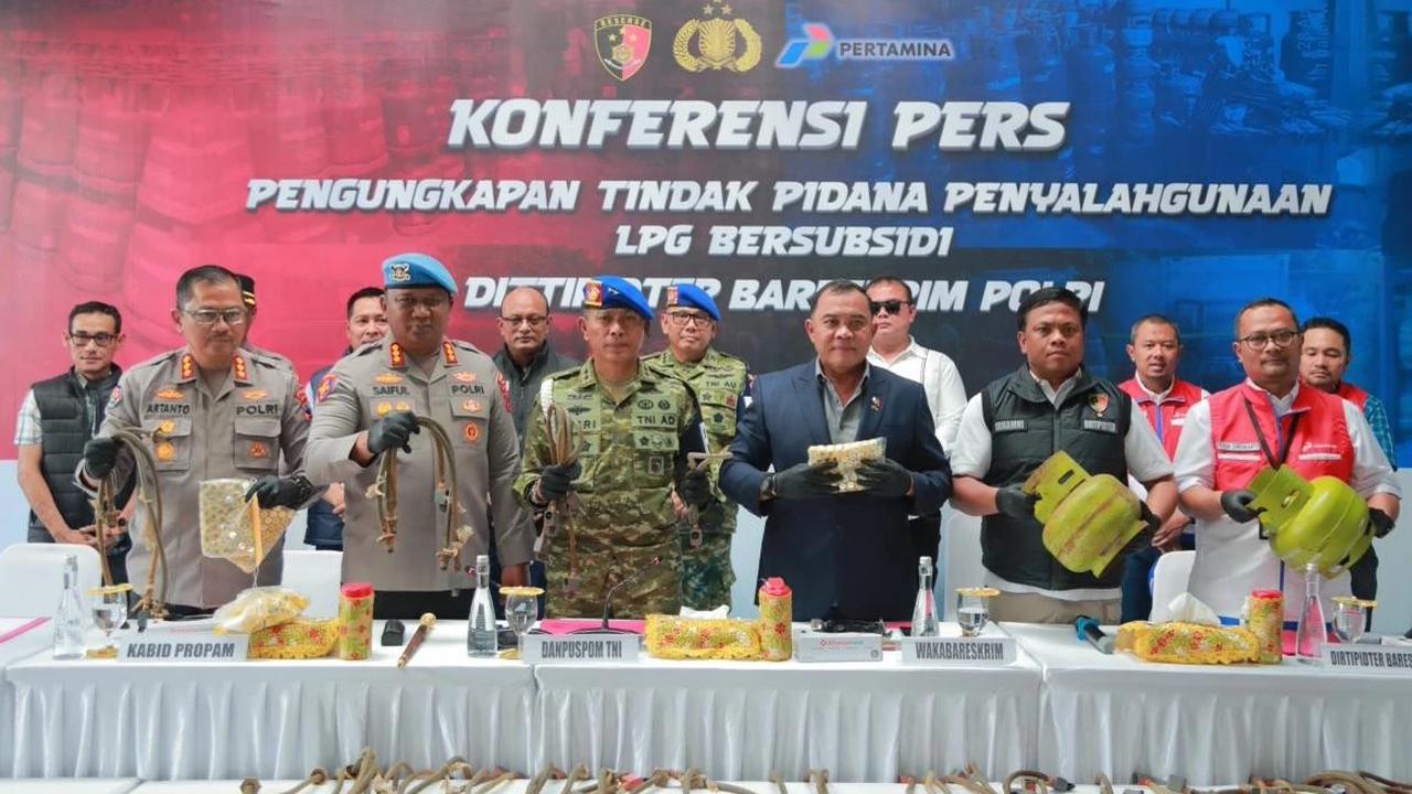 FOTO: Bareskrim Ungkap Penyalahgunaan LPG Subsidi, Dua Orang Jadi Tersangka