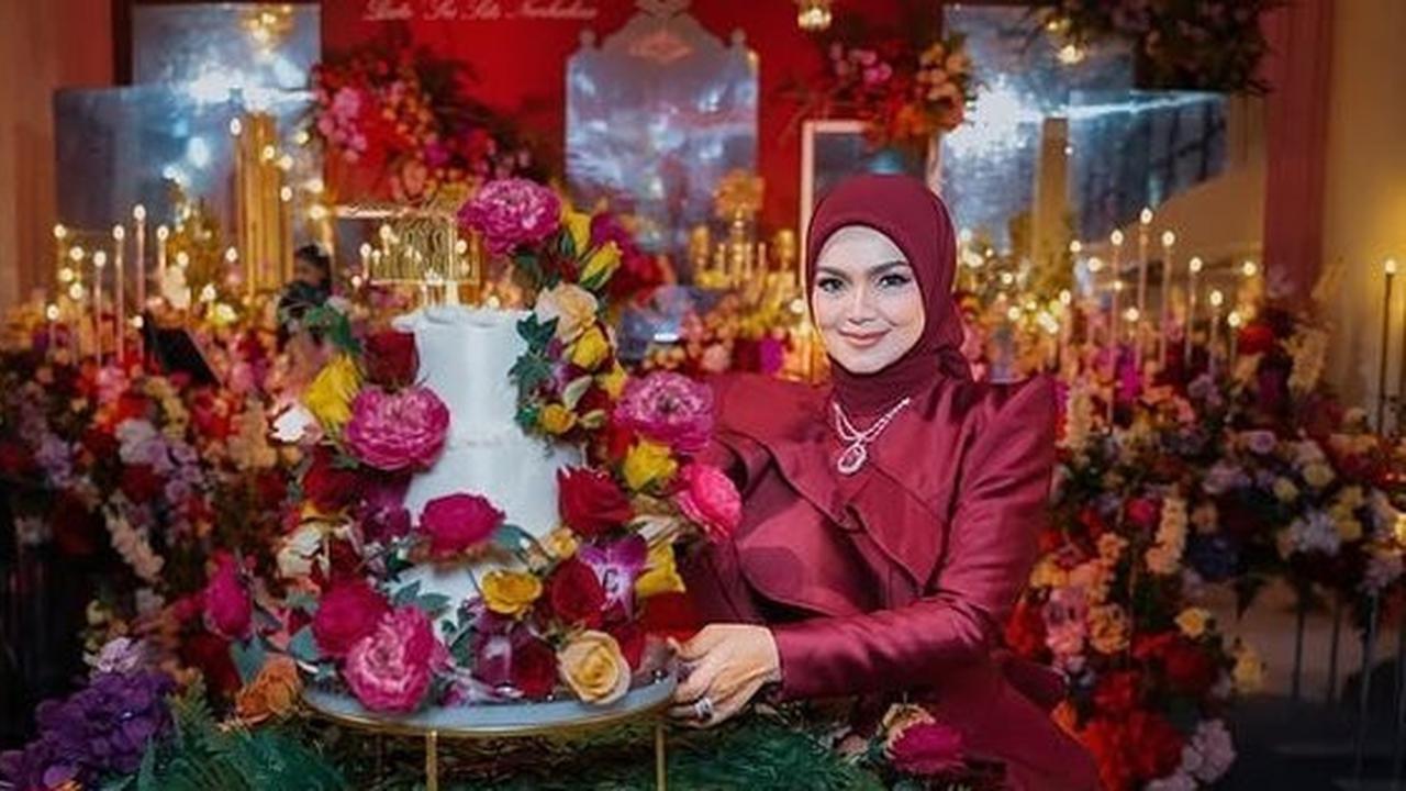 7 Potret Transformasi Siti Nurhaliza Sejak Muda, Kecantikan yang Tak Memudar hingga Sekarang