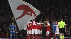 Pemain Arsenal merayakan gol yang dicetak gelandang Granit Xhaka ke gawang PSV Eindhoven selama pertandingan lanjutan Liga Europa di stadion Emirates di London, Kamis, 20 Oktober 2022. Gol tunggal Xhaka mengantarkan Arsenal menang atas PSV 1-0. (AP Photo/Ian Walton)