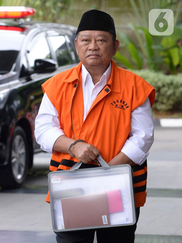 Bupati Sidoarjo Saiful Ilah tiba di Gedung KPK, Jakarta, Selasa (4/2/2020). KPK memeriksa Saiful terkait dugaan suap proyek infrastruktur, sementara Tomtom terkait dugaan korupsi pengadaan RTH Pemkot Bandung. (merdeka.com/Dwi Narwoko)