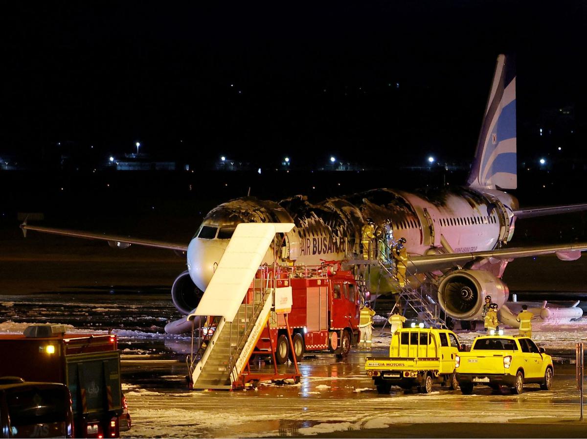 Pesawat Air Busan terbakar di Korea Selatan