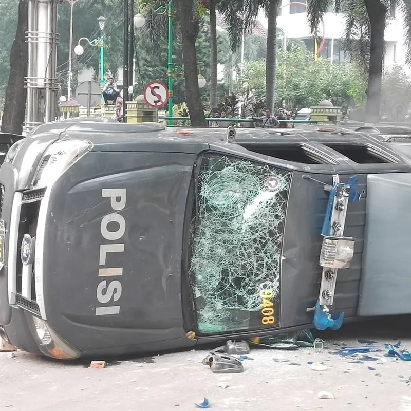 Kendaraan Polisi Rusak/Reza Efendi