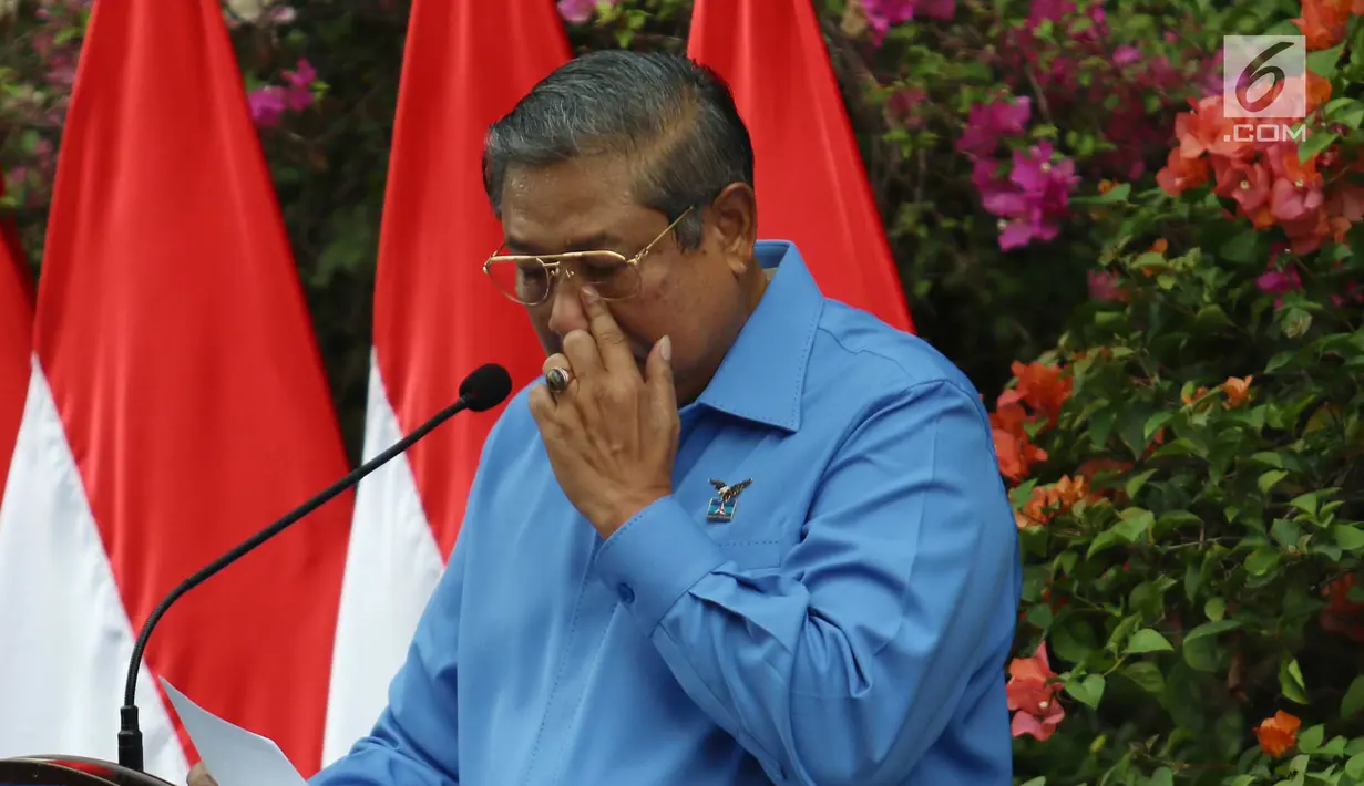 Ketua Umum Partai Demokrat Susilo Bambang Yudhoyono memberikan pidato saat perayaan HUT Partai Demokrat ke-16 di Cikeas, Jawa Barat, Sabtu (9/9). (Liputan6.com/Angga Yuniar)