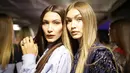 Banyak orang yang mengira saat kakak-adik sama-sama meniti karier di dunia yang sama akan menjadi musibah. Namun hal berbeda terjadi pada Gigi dan Bella Hadid. (StyleCaster)