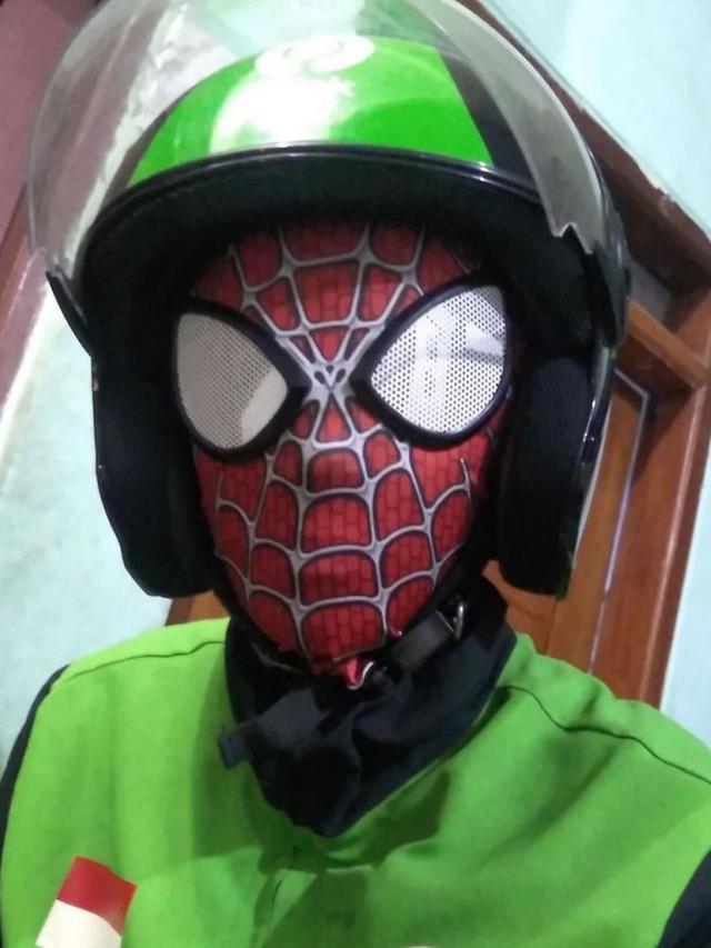 5 Tingkah Kocak Driver Ojek Online Jadi Pahlawan Super