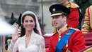 Kate Middleton resmi menjadi keluarga kerajaan Inggris setelah menikah dengan Pangeran William pada 29 April 2011 atau 11 tahun yang lalu. Pilihan gaun pengantin model klasik dan mewah rancangan Sarah Burton menjadi inspirasi para pengantin lainnya di dunia. (Foto: Shutterstock)