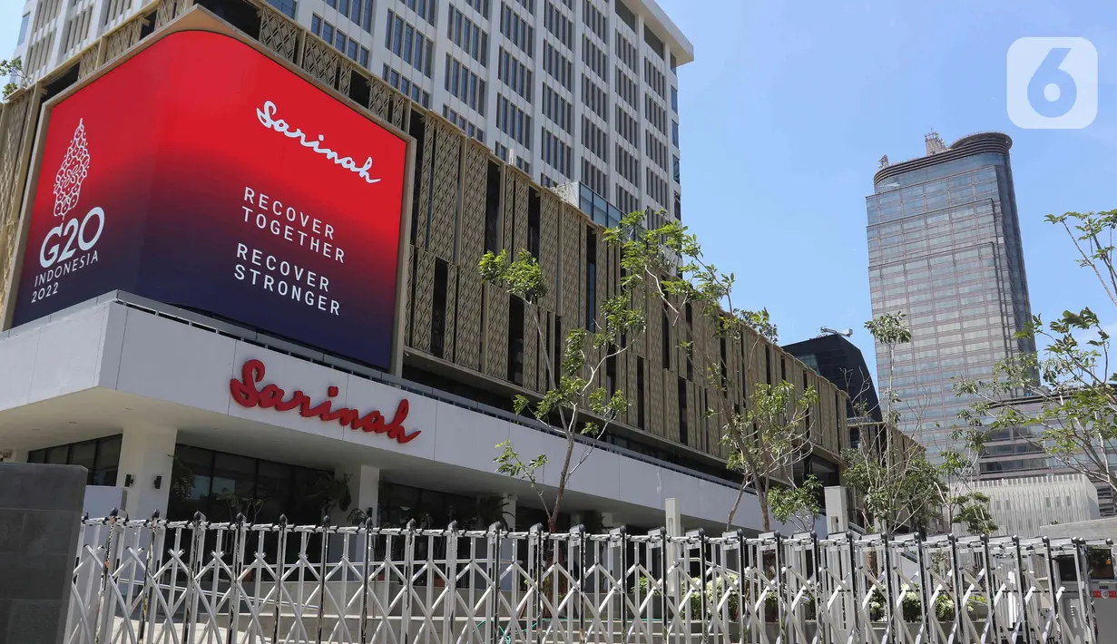 Suasana Gedung Sarinah pascarenovasi di Jakarta, Minggu (20/2/2022). Pusat perbelanjaan atau mal tertua di Indonesia itu akan dibuka untuk umum mulai 21 Maret 2022. (Liputan6.com/Herman Zakharia)