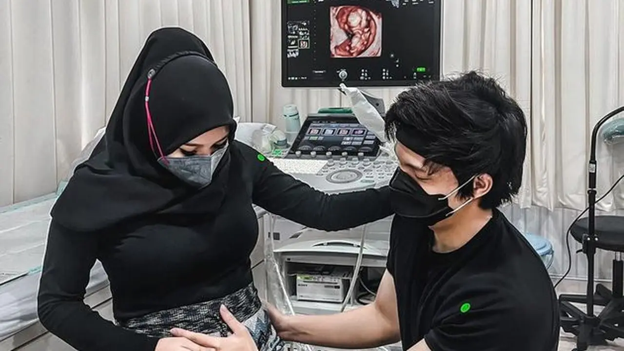 6 Seleb Ini Pernah Keguguran dan Hamil Lagi, Terbaru Aurel Hermansyah
