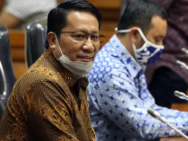 Ketua Badan Legistasi (Baleg) DPR Supratman Andi Agtas memimpin rapat kerja dengan perwakilan pemerintah di Kompleks Parlemen Senayan, Jakarta, Selasa (20/5/2020). Raker ini membahas lebih lanjut RUU Cipta Kerja dengan Kementerian Koperasi dan Usaha Kecil dan Menengah. (Liputan6.com/Johan Tallo)