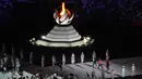 Api Olimpiade menyala saat upacara penutupan Olimpiade Tokyo 2020 di Stadion Olimpiade, Tokyo, Jepang, Minggu (8/8/2021). Olimpiade Tokyo 2020 resmi ditutup. (AP Photo/Lee Jin-man)