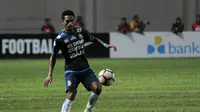 Marko Kabiay untuk pertama kalinya dimainkan Arema setelah direkrut pada paruh kedua Liga 1 2017. (Bola.com/Iwan Setiawan)