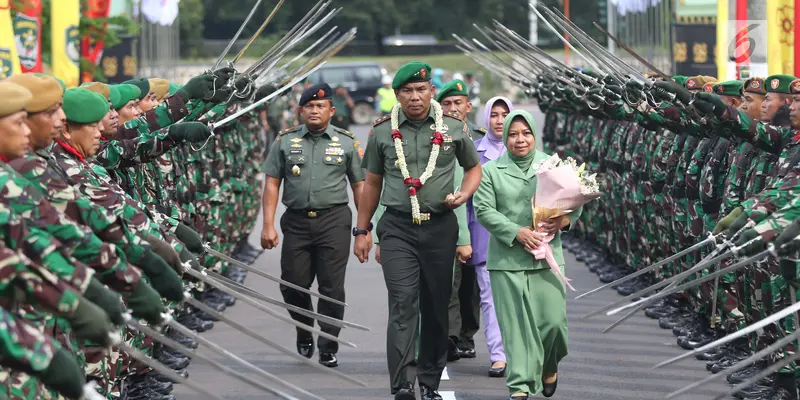 Pedang Pora Sambut Kedatangan Pangdam Jaya yang Baru