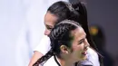 <p>Dalam pertandingan Tepok Bulu 2022, Raisa dan Anya tampil menawan dengan gaya rambut masing-masing. Raisa memilih untuk menata kepang, sementara Anya mengikat gaya kuncir kuda. (Instagram/anyageraldine)</p>